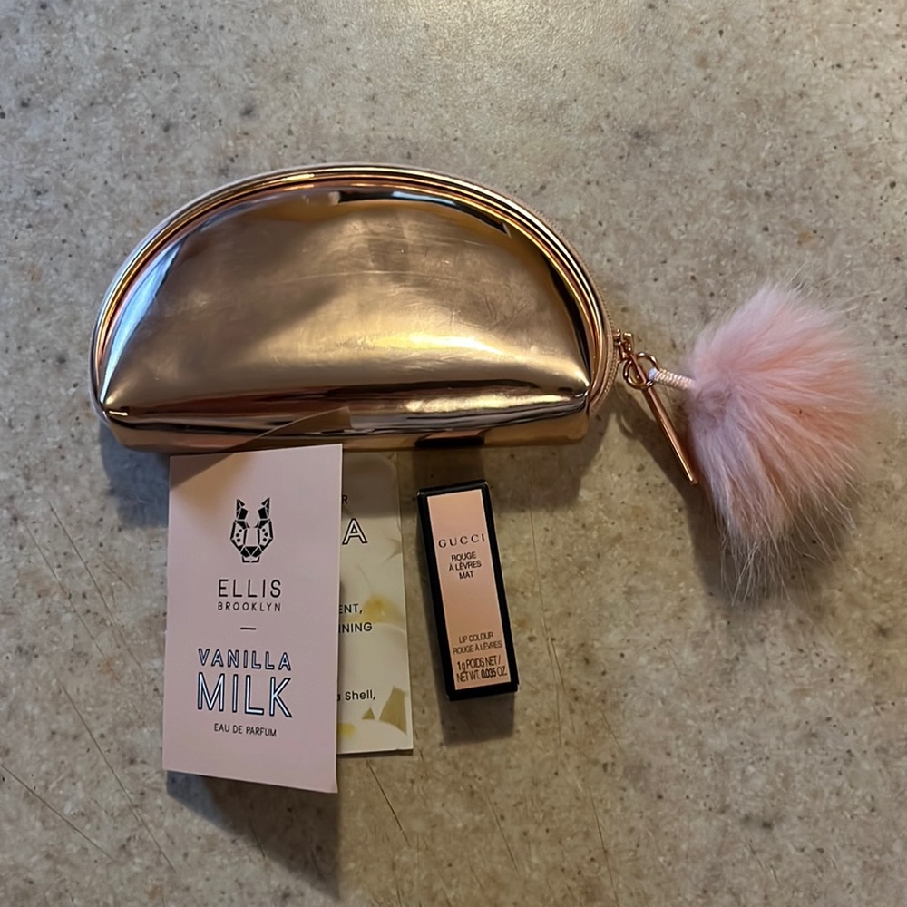 Small Mac Cosmetic Case with two samples